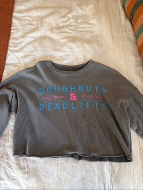 Doughnuts & Deadlifts Gray Graphic Crop Sweatshirt